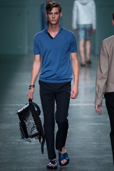 Look 32